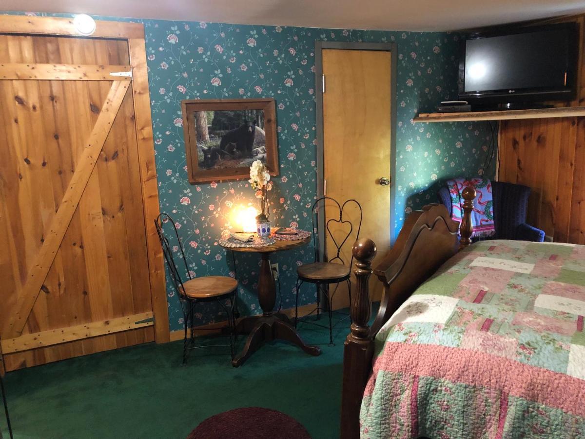 Smokies Bed And Breakfast - Evergreen Cottage Inn Pigeon Forge Eksteriør billede