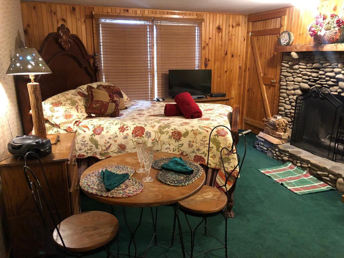 Smokies Bed And Breakfast - Evergreen Cottage Inn Pigeon Forge Eksteriør billede